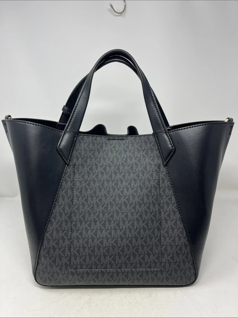MICHAEL KORS PHOEBE LARGE TWO TONE BUCKET BAG GRAY AND BLACK GOLD NWOT